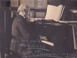 Arturo_Toscanini_al_pianoforte